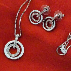 Beautiful RARE SWAROVSKI CRYSTAL PAVÉ SET - 2 pairs of earrings and a necklace💎